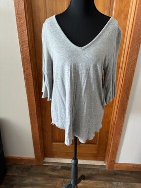 Lightweight Gray V-Neck Long Sleeve Top with Flared Sleeves